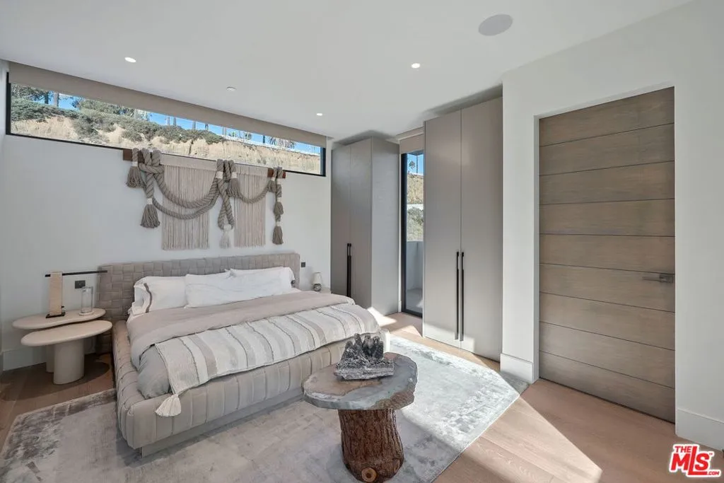 938 940 Palisades Beach Road, Santa Monica, California 90403 home-pic-40